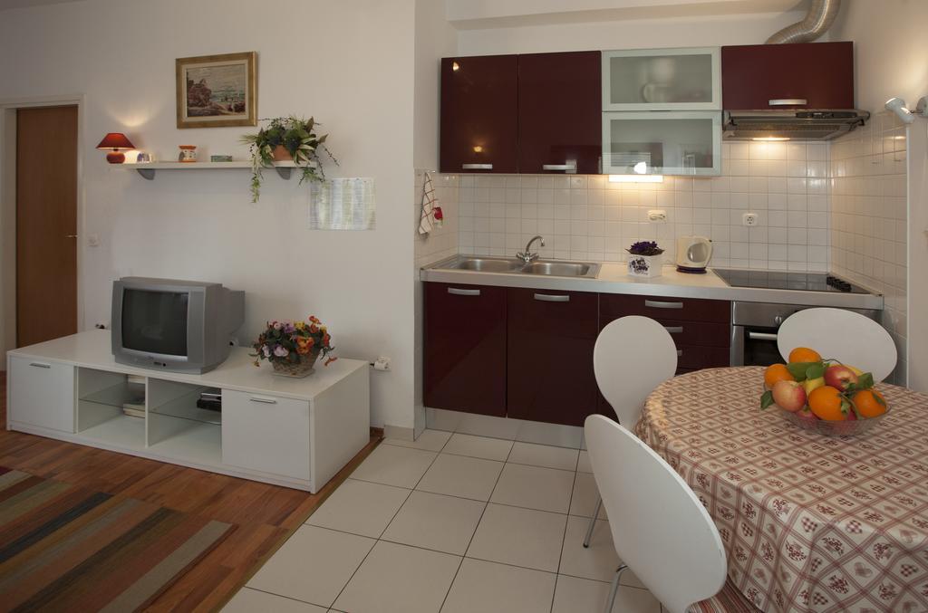 Apartma Leo