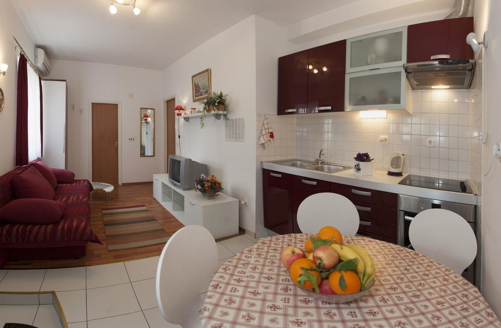 Apartman Leo *