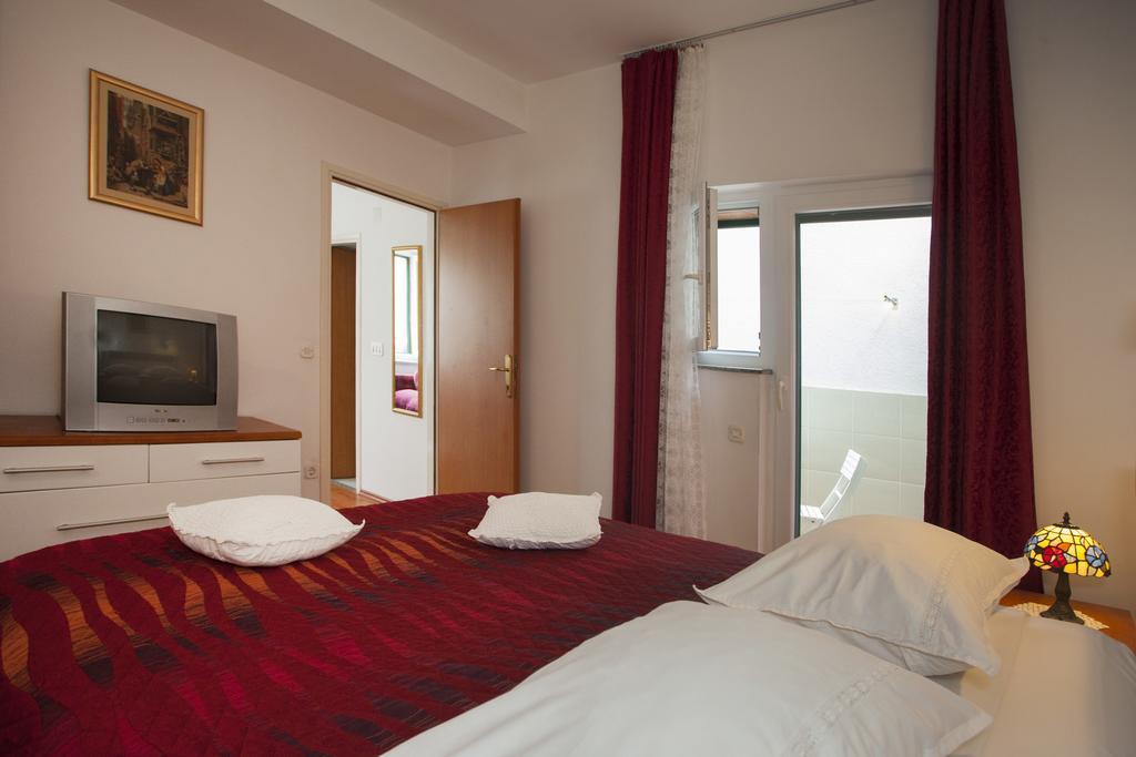Apartma Leo *